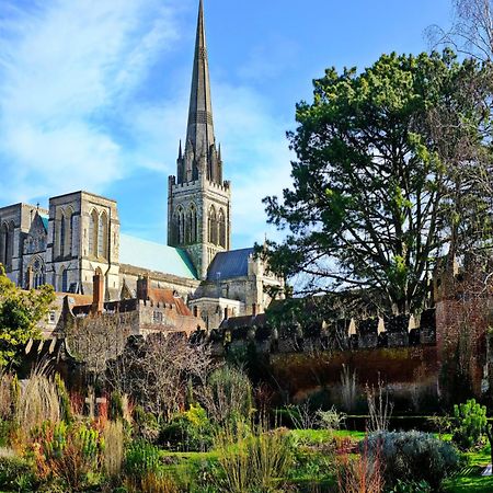 Pass The Keys Lovely Ground Floor Flat With Large Garden Chichester Exteriér fotografie