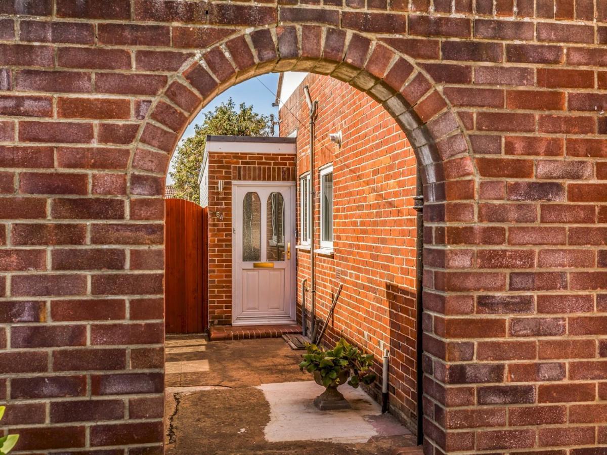 Pass The Keys Lovely Ground Floor Flat With Large Garden Chichester Exteriér fotografie
